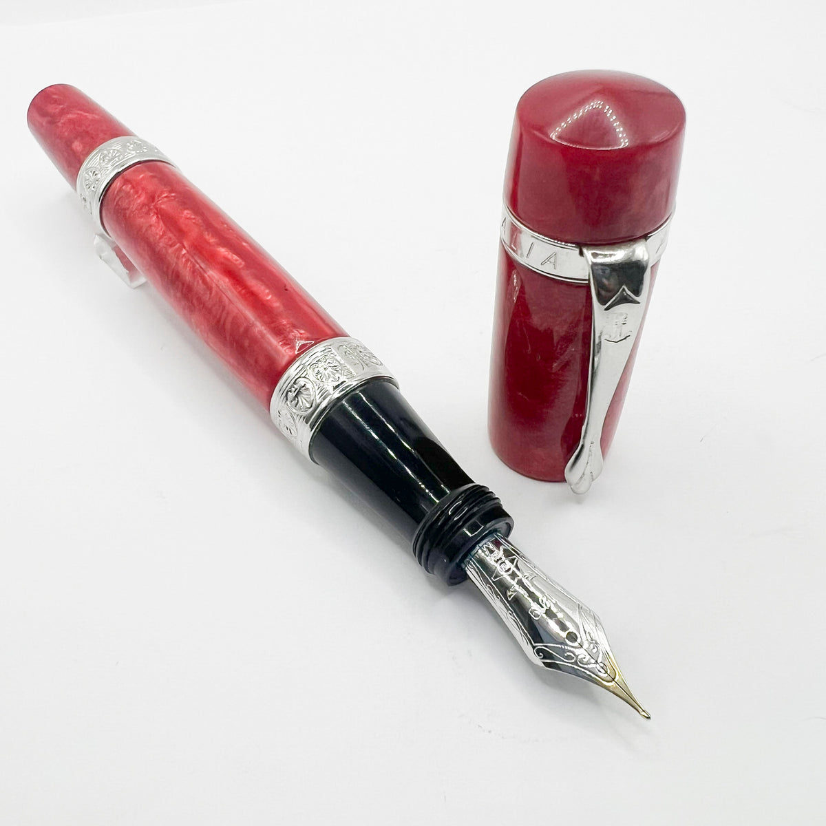 Ancora (Italy) Striated Lustrous Red Perla Fountain Pen - Flexible Medium 18kt Gold Nib