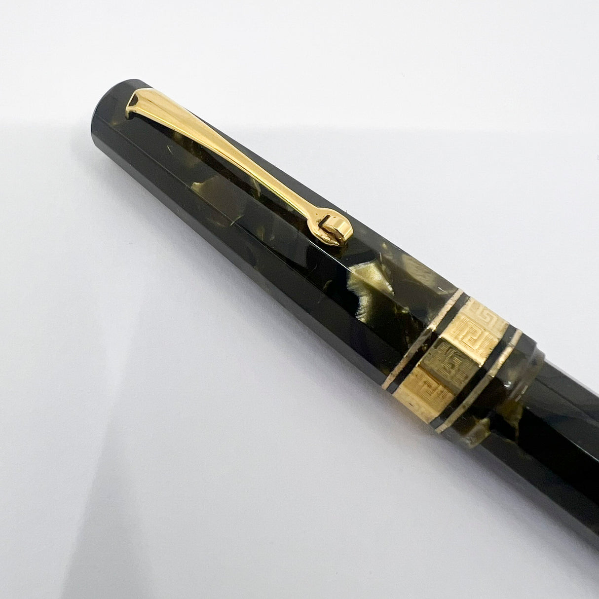 OMAS Paragon Green Saft Celluloid Fountain Pen - Flexible Medium 18kt Gold Nib