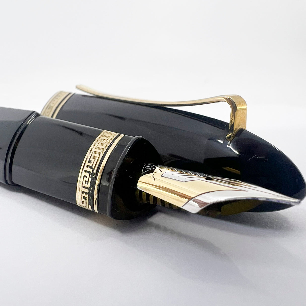 OMAS ORIGINAL #360 - LARGEST SIZE - Dark Blue/Black #360 Oversized Triangulated Fountain Pen - Fine 18kt Gold Nib