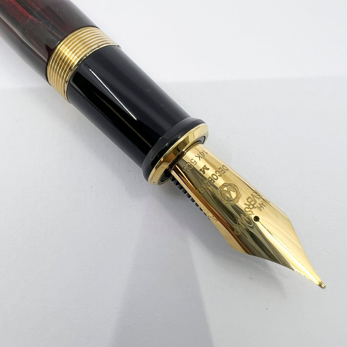 Wahl Eversharp Woodgrain Ebonite Decoband Oversized Fountain Pen - Medium #8 Size 14kt Gold Nib