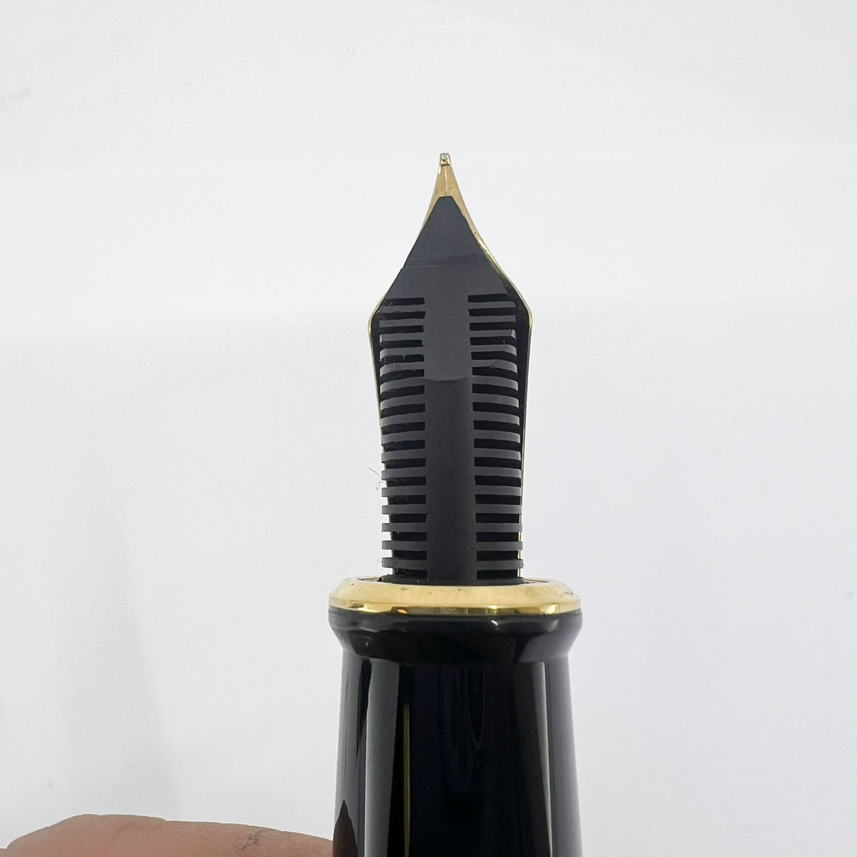 Wahl Eversharp Woodgrain Ebonite Decoband Oversized Fountain Pen - Medium #8 Size 14kt Gold Nib