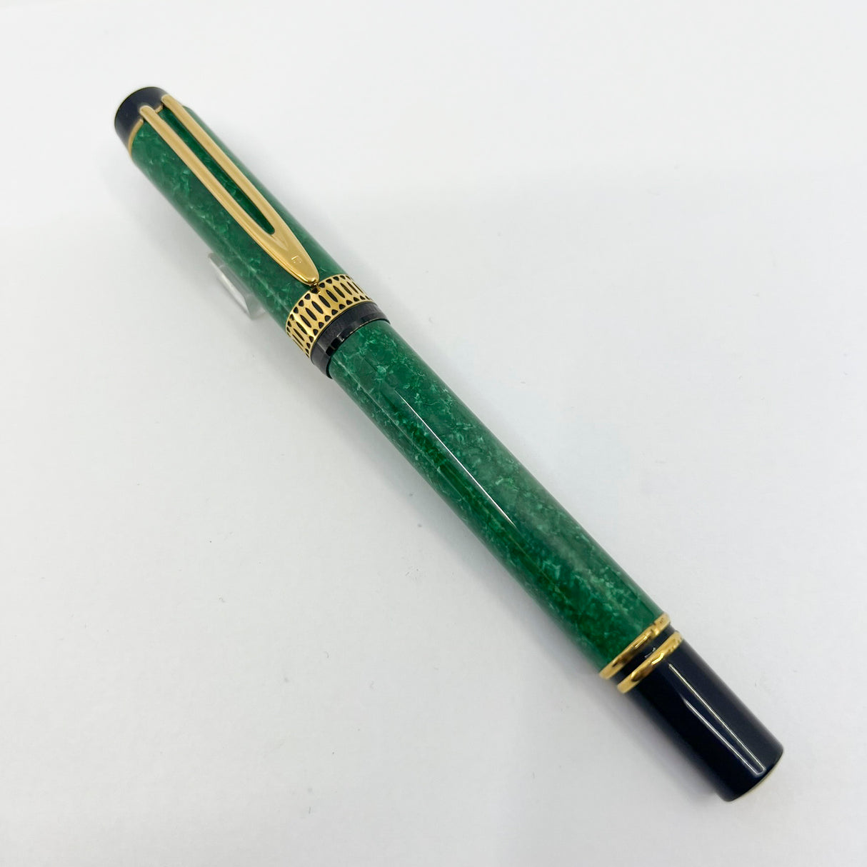 Waterman Patrician Green Marble Lacquer Fountain Pen- Medium 18kt Gold Nib