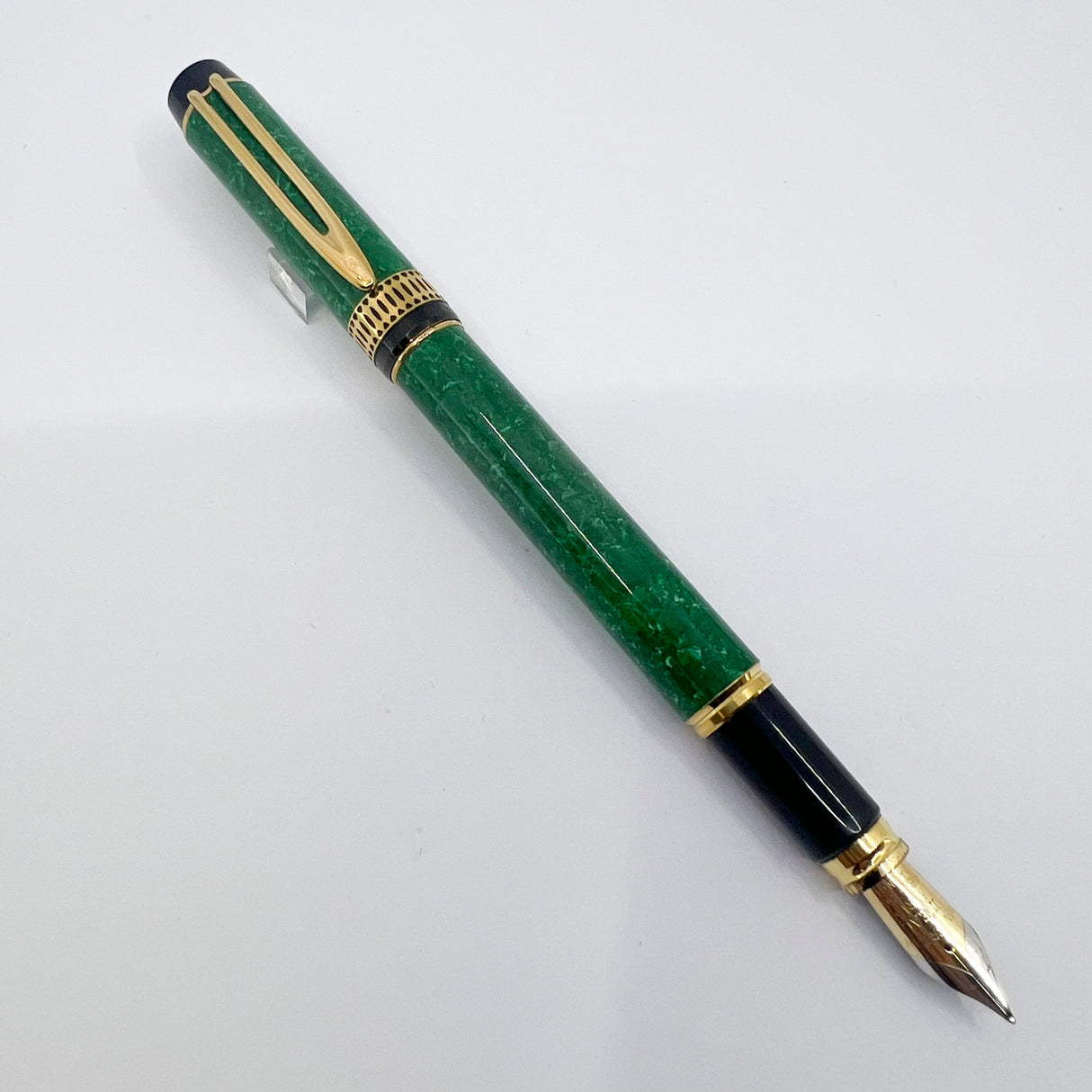 Waterman Patrician Green Marble Lacquer Fountain Pen- Medium 18kt Gold Nib
