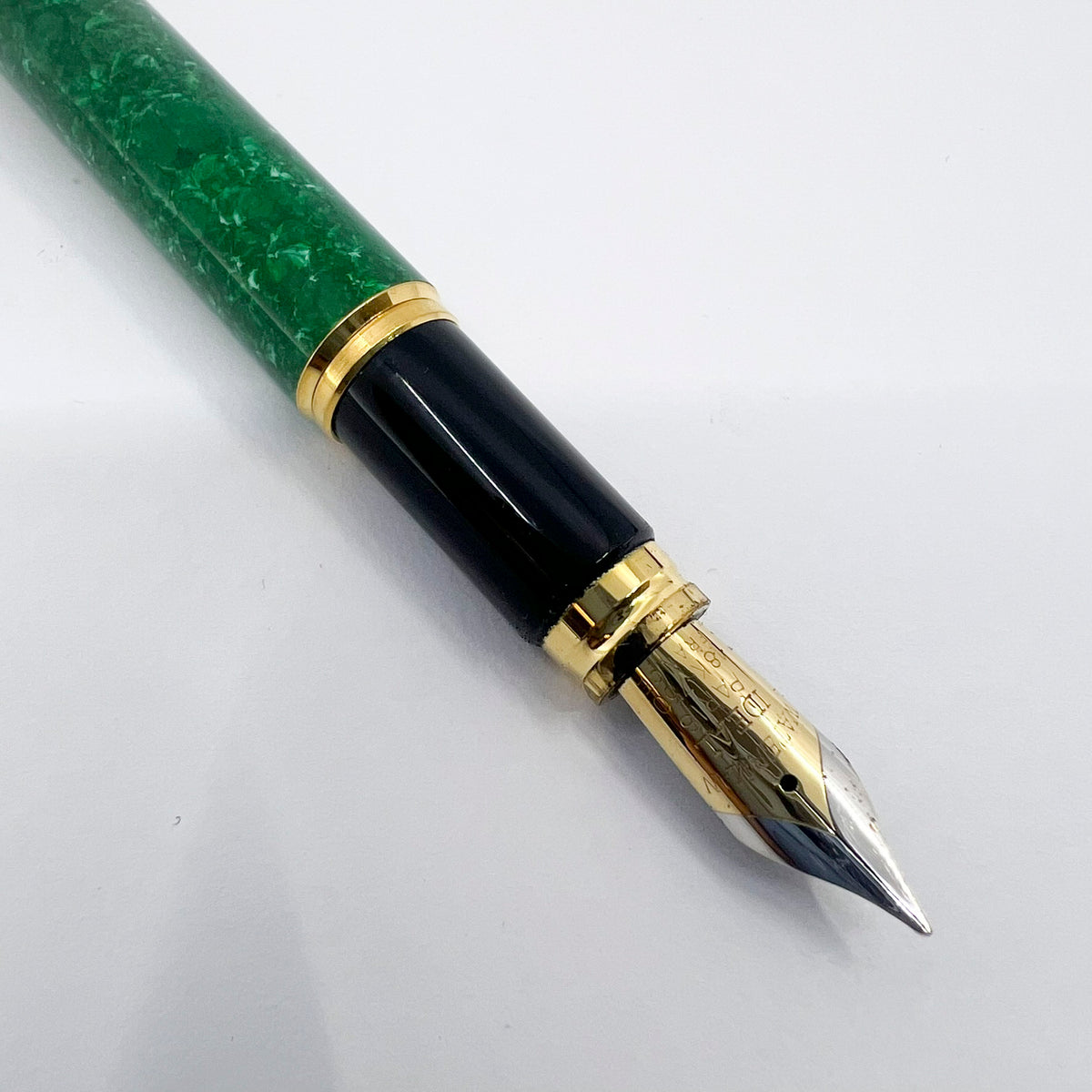 Waterman Patrician Green Marble Lacquer Fountain Pen- Medium 18kt Gold Nib
