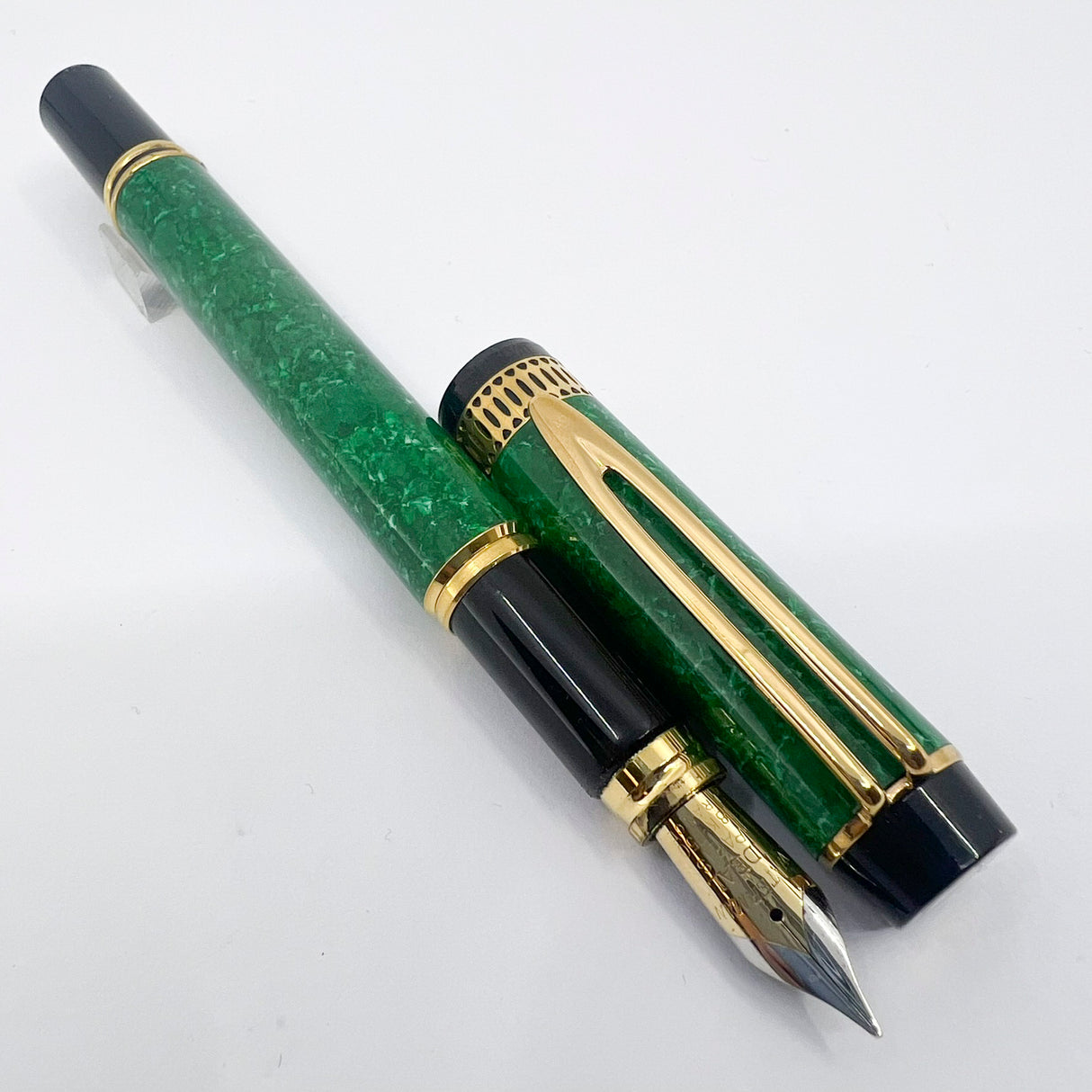 Waterman Patrician Green Marble Lacquer Fountain Pen- Medium 18kt Gold Nib
