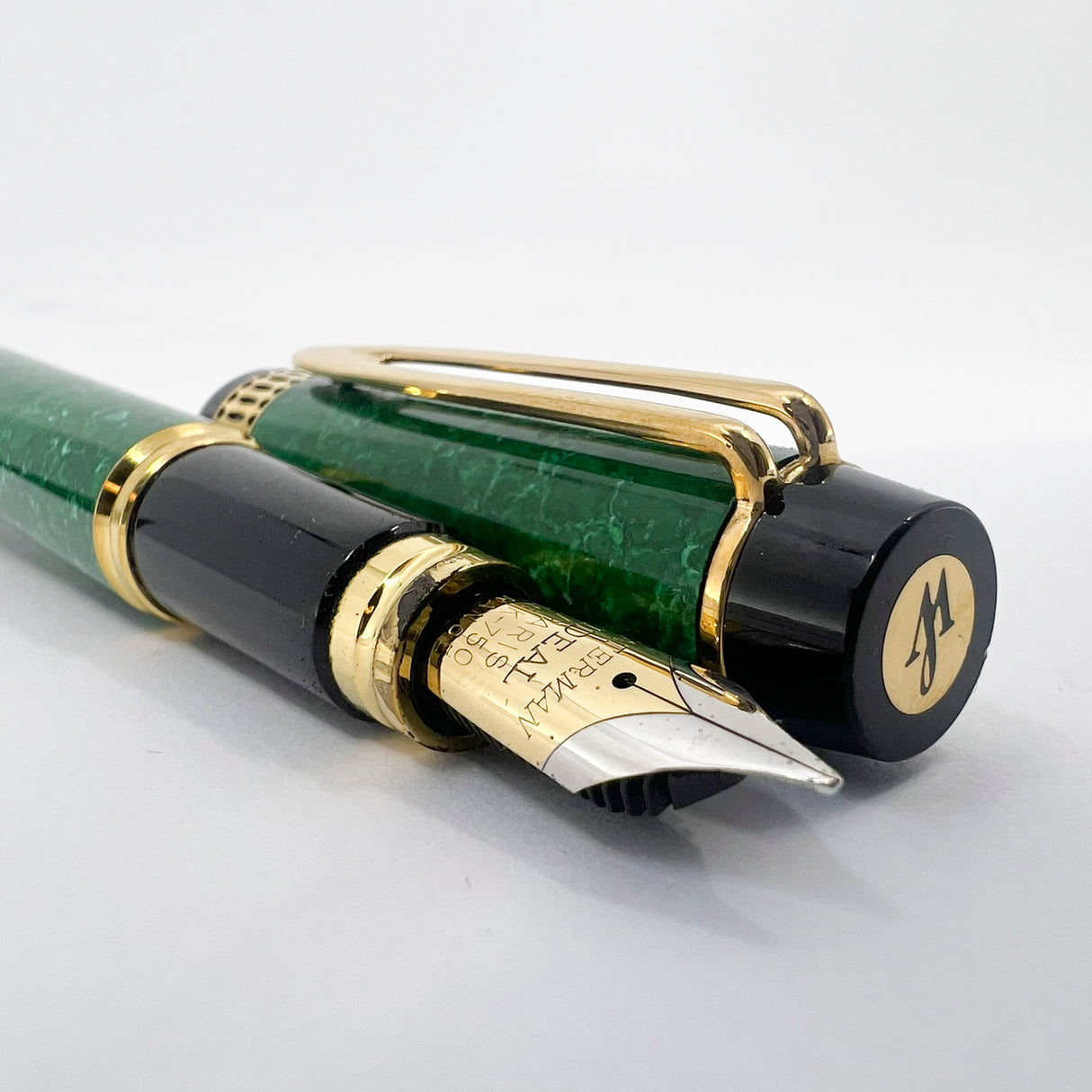Waterman Patrician Green Marble Lacquer Fountain Pen- Medium 18kt Gold Nib