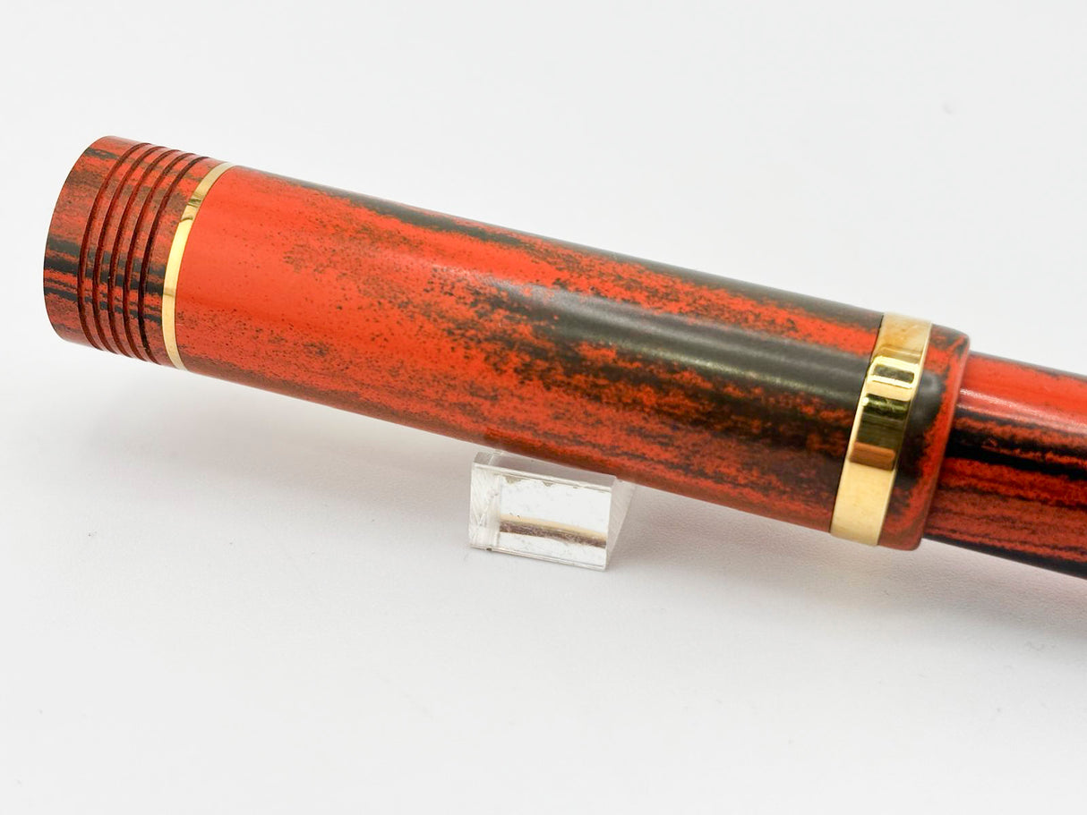Conway Stewart Winston Churchill Woodgrain Ebonite Fountain Pen - Medium 18kt Gold Nib
