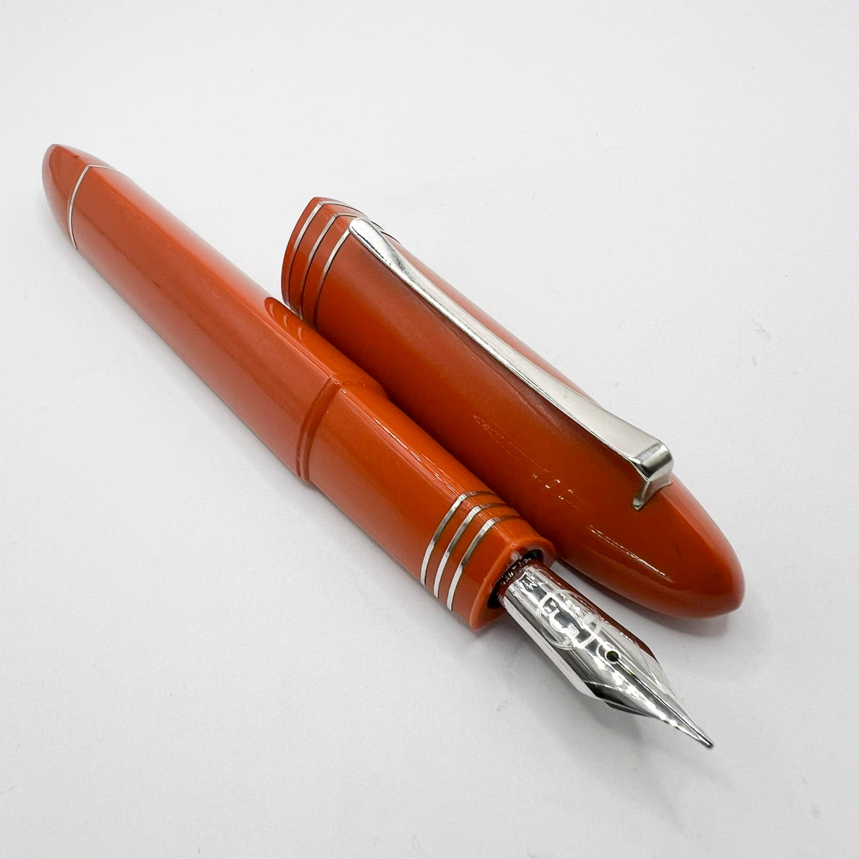 OMAS #360 for Armando Simoni Club Orange Triangulated Fountain Pen (Circa 1999) - Medium 18kt Gold Nib