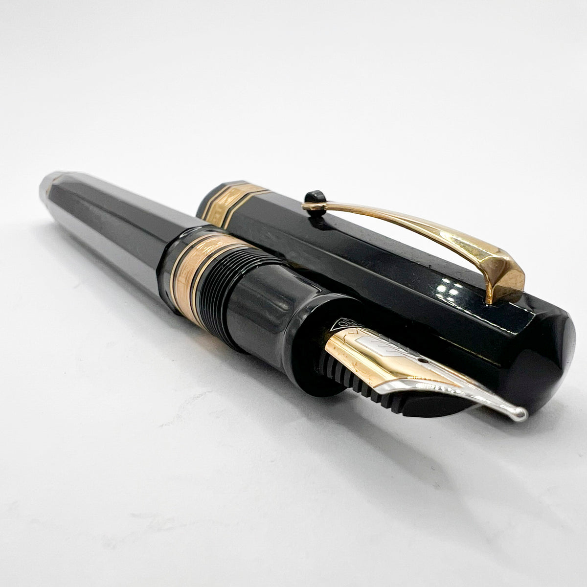 OMAS Arte Italiana Large Black Paragon Limited Edition Fountain Pen #101/300 (1990s) - Broad 18kt Gold Nib