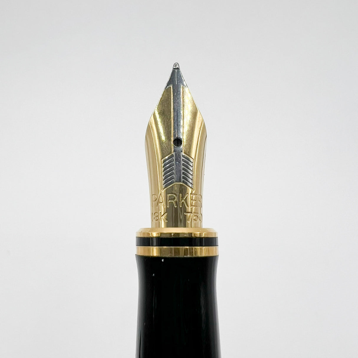 Parker Duofold International Lustrous Pearl & Black Fountain Pen - Fine 18kt Gold Nib