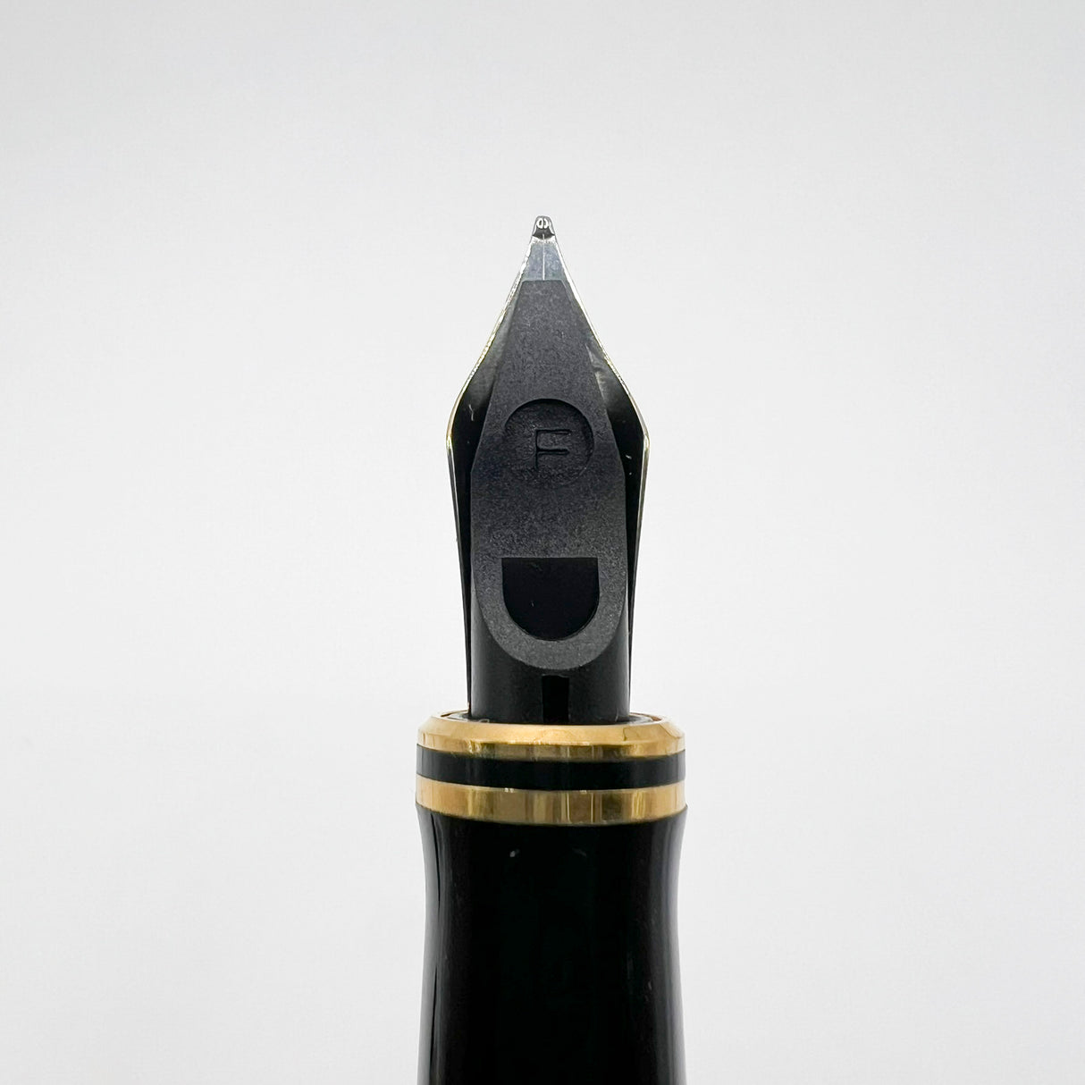 Parker Duofold International Lustrous Pearl & Black Fountain Pen - Fine 18kt Gold Nib