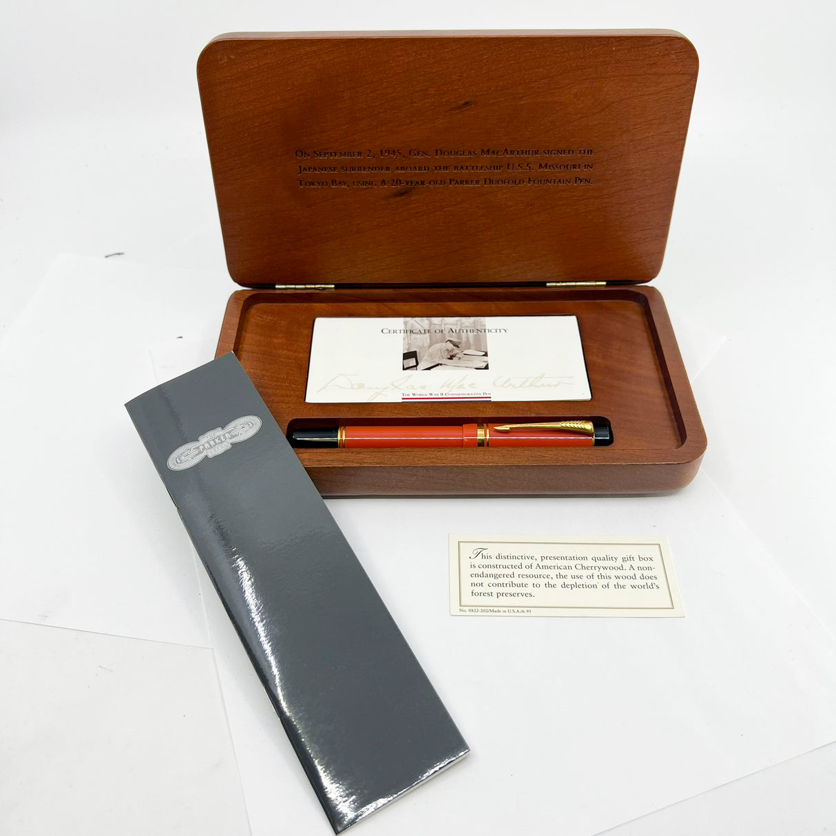 Parker Duofold Centennial (Largest Size) Douglas MacArthur/World War II Commemorative Limited Edition Fountain Pen - Medium 18kt Gold Nib