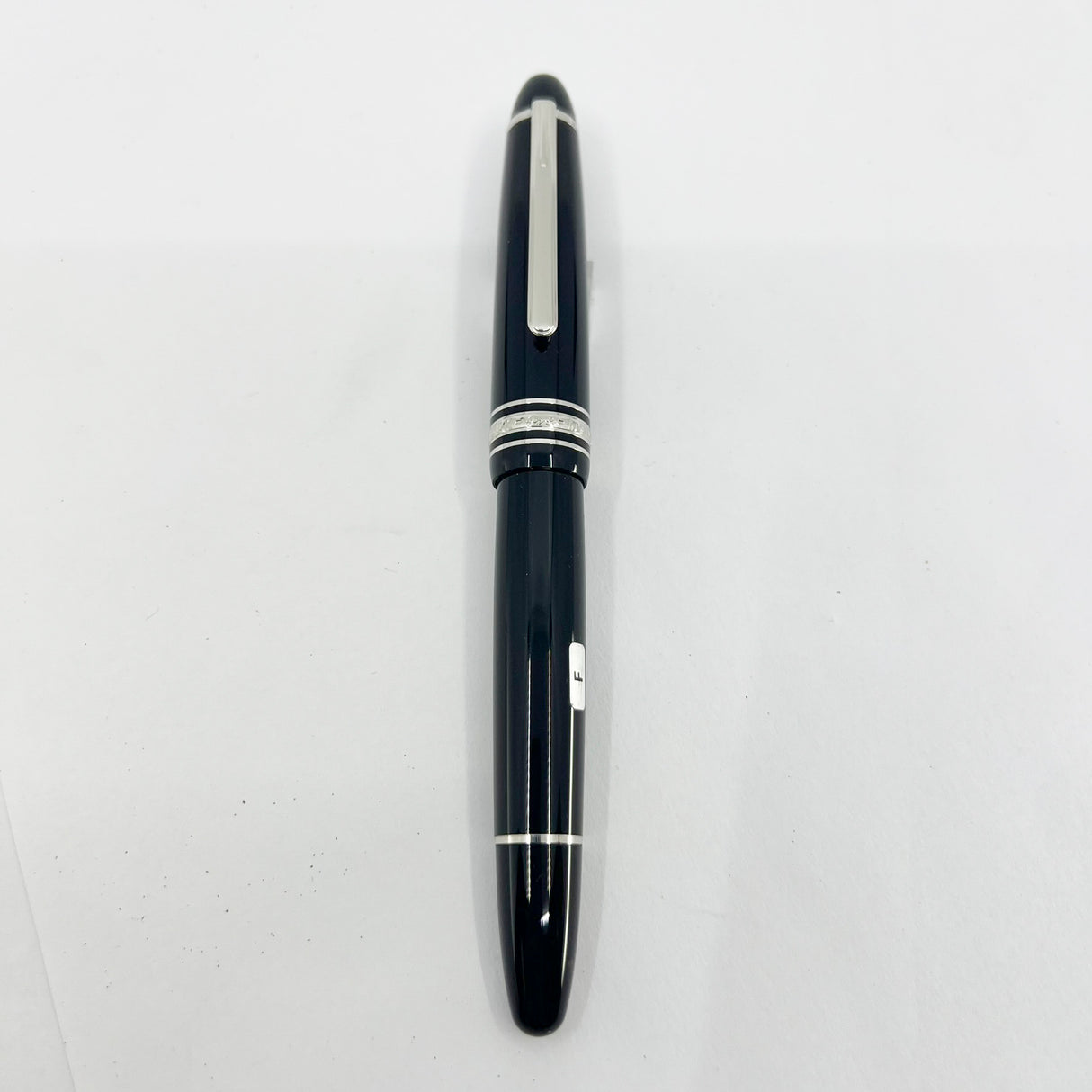 Montblanc #P146 LeGrand Meisterstuck Black Resin Fountain Pen/Platinum-Plated Trim - Fine 14kt Gold Nib