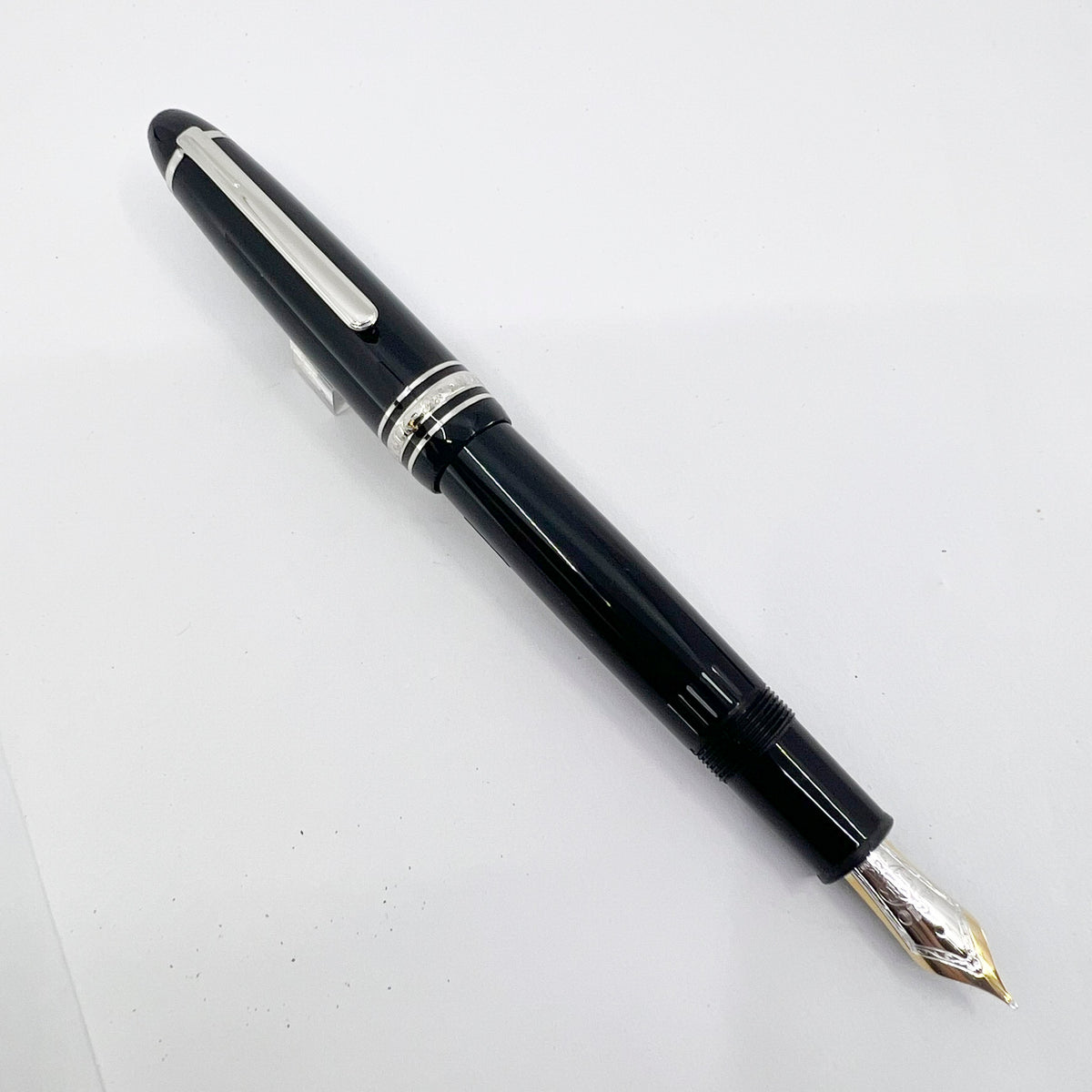 Montblanc #P146 LeGrand Meisterstuck Black Resin Fountain Pen/Platinum-Plated Trim - Fine 14kt Gold Nib