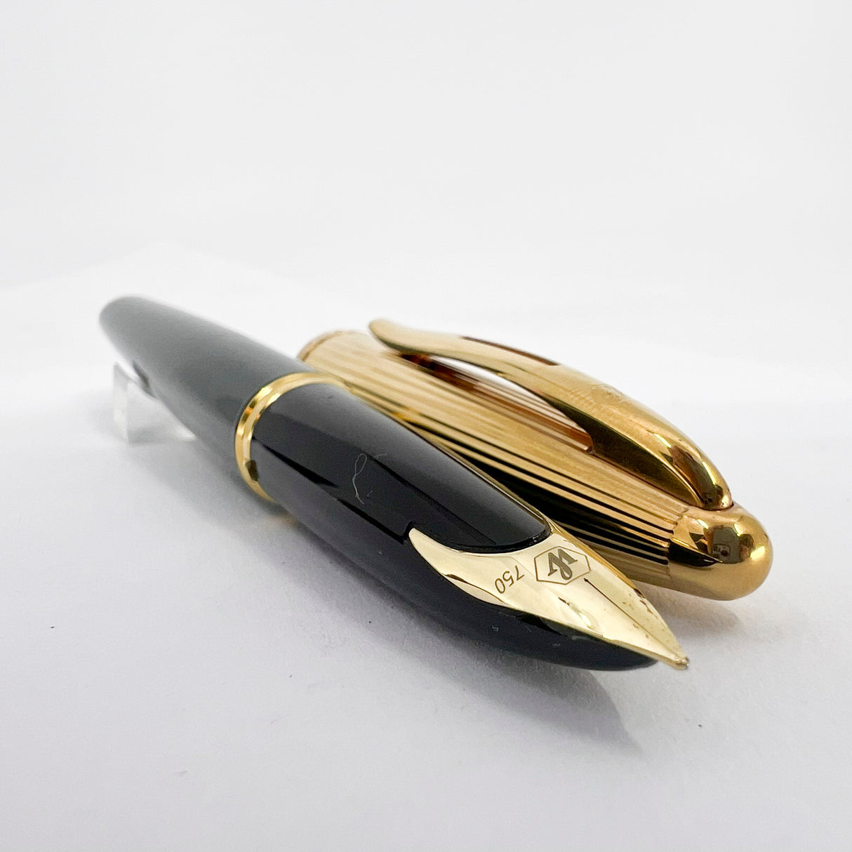 Waterman Carene Deluxe Gold-Plated Cap/Green Lacquer Barrel Fountain Pen - Fine 18kt Gold Nib
