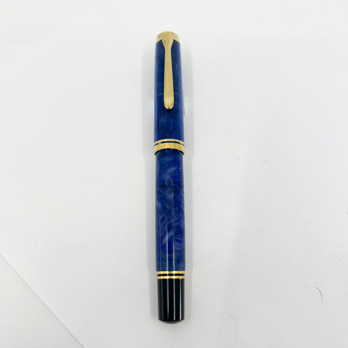 Pelikan Souveran M800 Marbled Blue O' Blue Fountain Pen - Medium 18kt Gold Nib