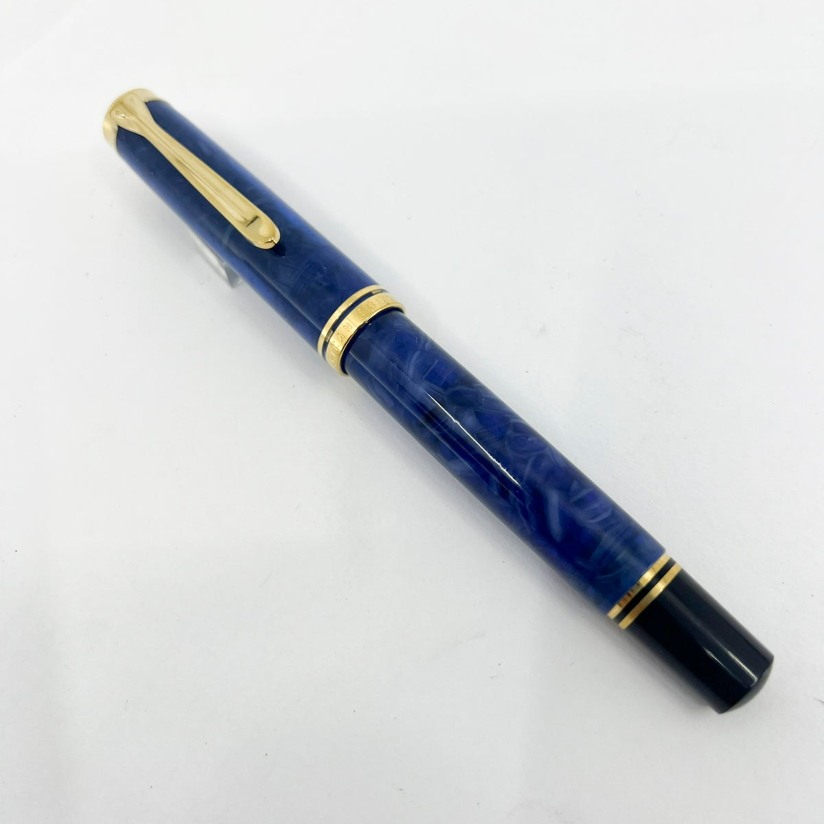 Pelikan Souveran M800 Marbled Blue O' Blue Fountain Pen - Medium 18kt Gold Nib