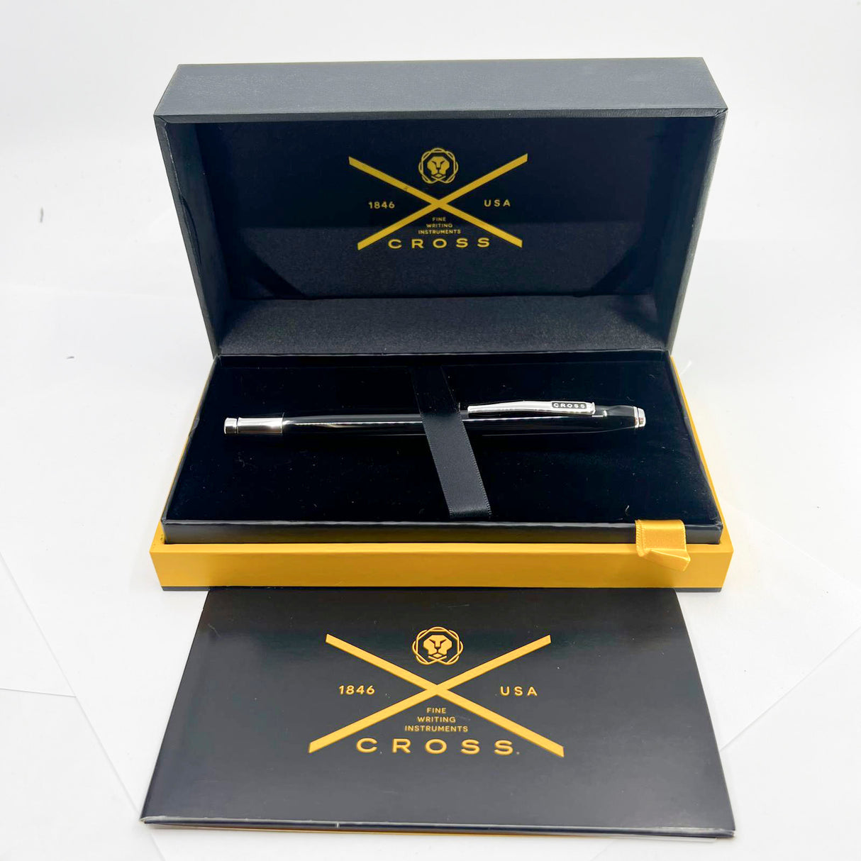 Cross Peerless 125 Black Obsidian Lacquer Fountain Pen - Medium 18kt Gold Nib
