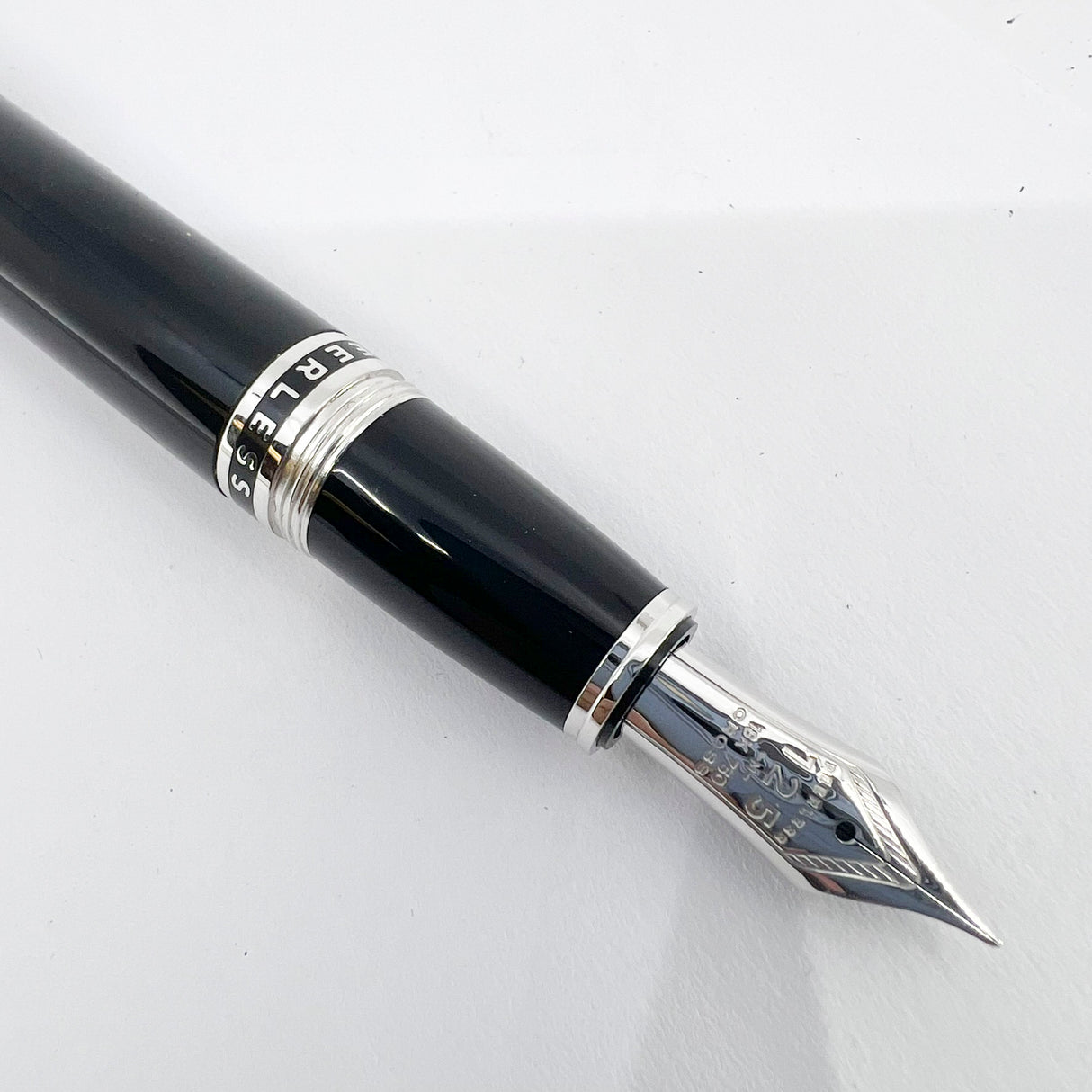 Cross Peerless 125 Black Obsidian Lacquer Fountain Pen - Medium 18kt Gold Nib