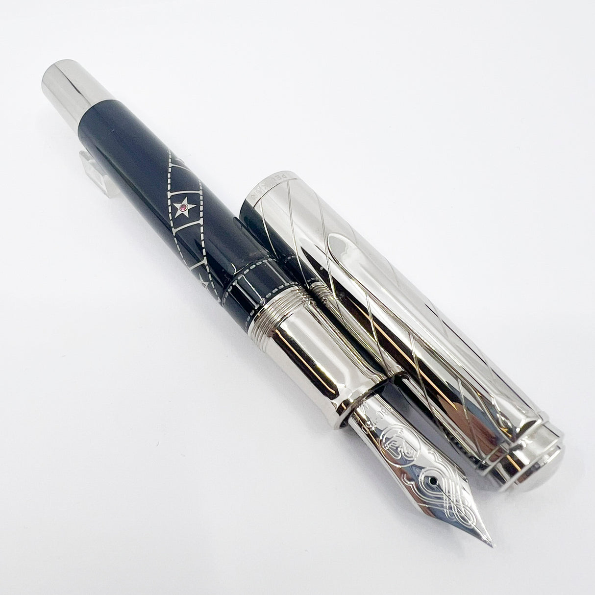 Pelikan Souveran M1005 Silver Screen Limited Edition Fountain Pen - Medium 18kt Gold Nib