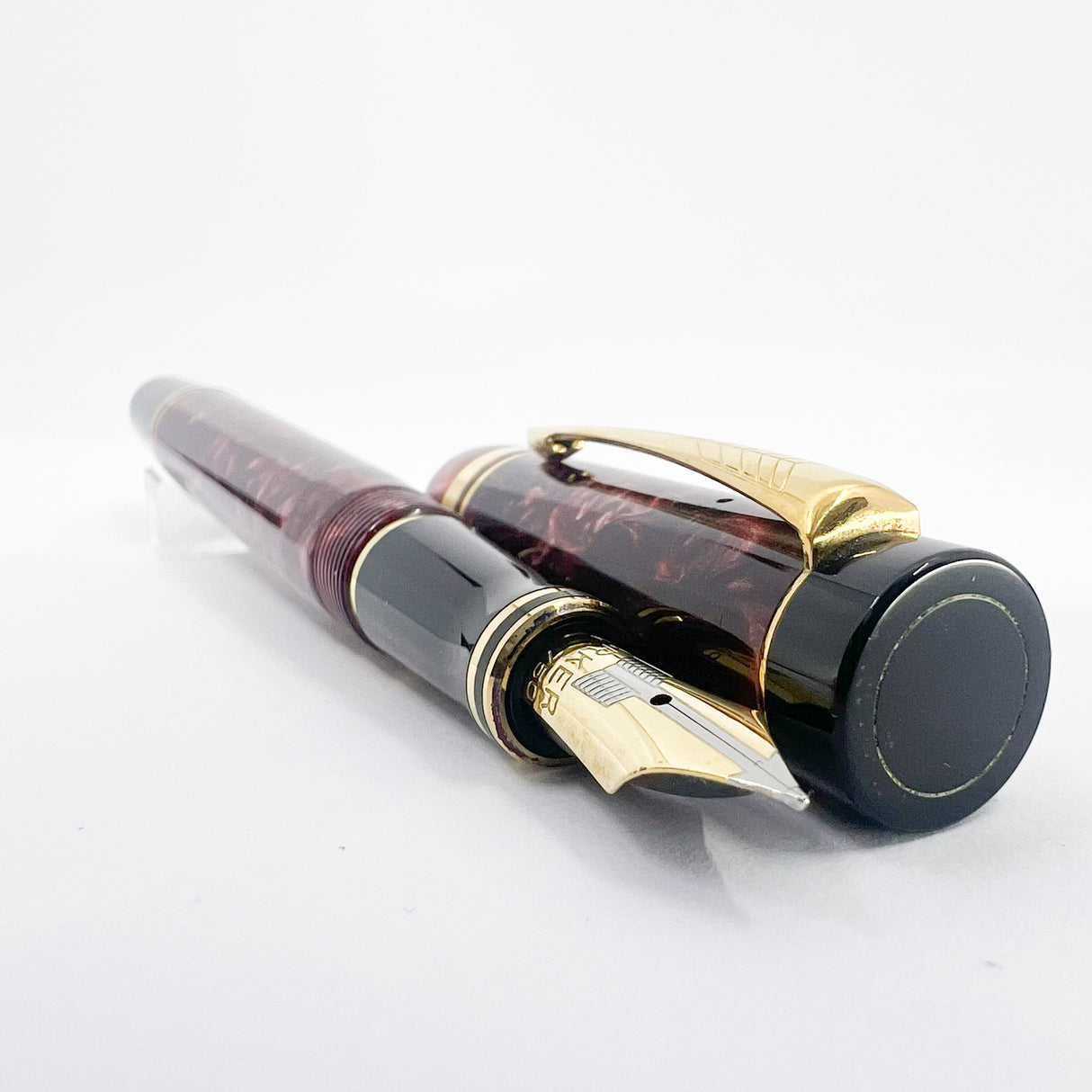 Parker International Maroon Marble Duofold Fountain Pen (Circa 1990) - Fine 18kt Gold Nib
