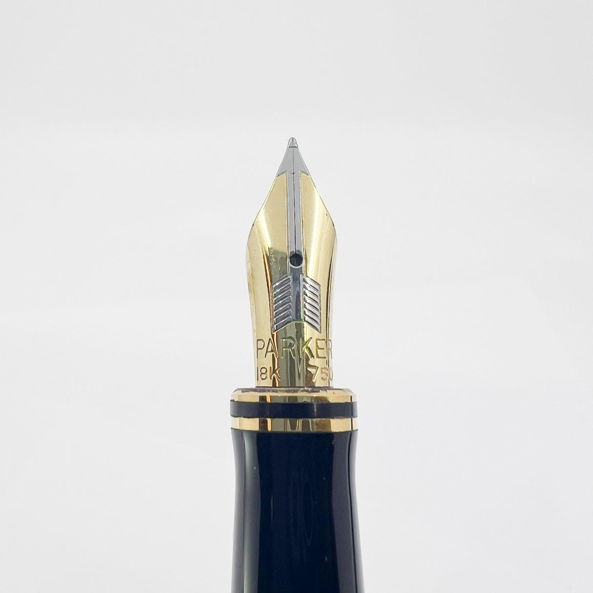 Parker International Maroon Marble Duofold Fountain Pen (Circa 1990) - Fine 18kt Gold Nib