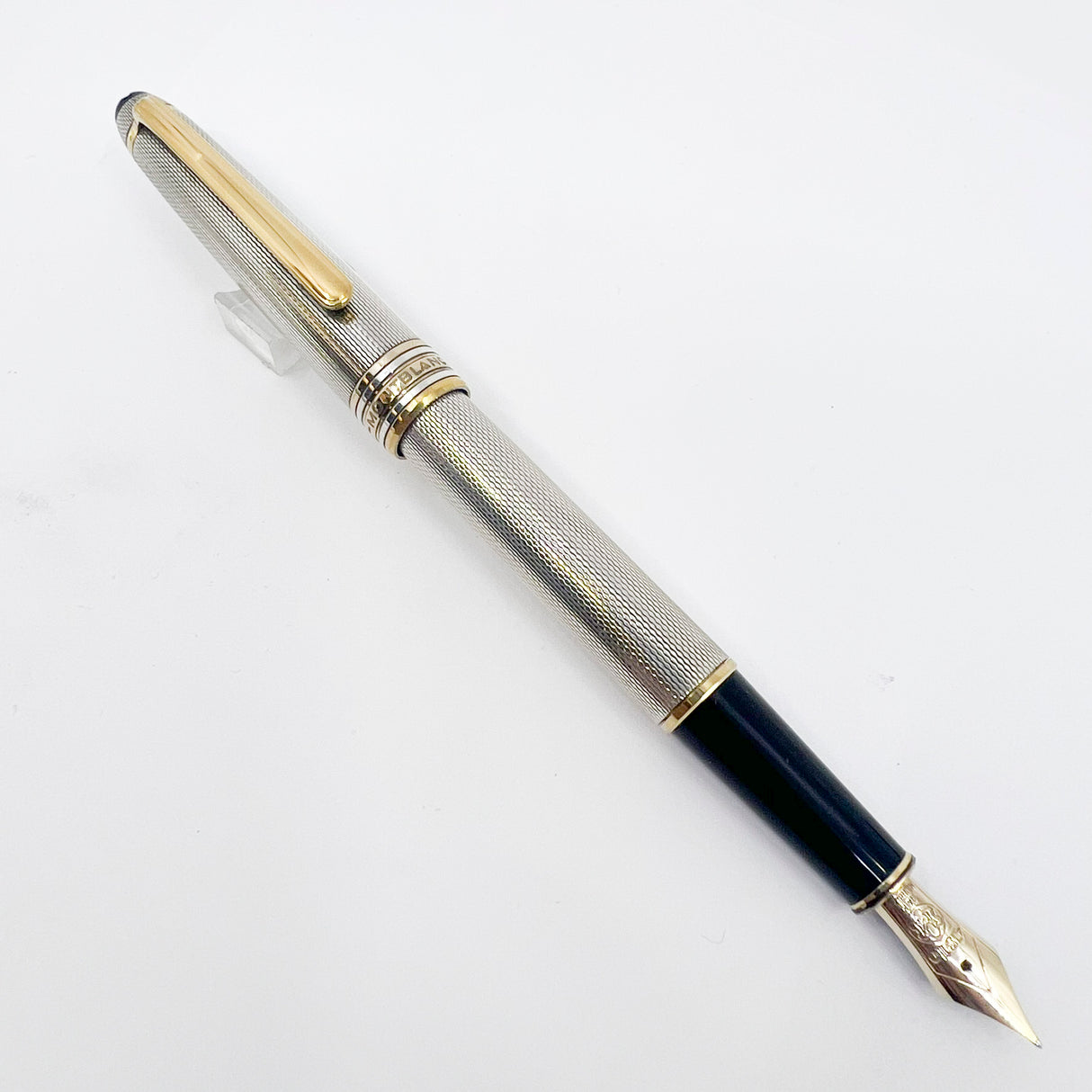 Montblanc Meisterstück Solitaire Barleycorn Sterling Silver #144 Fountain Pen - Fine 14kt Gold Nib