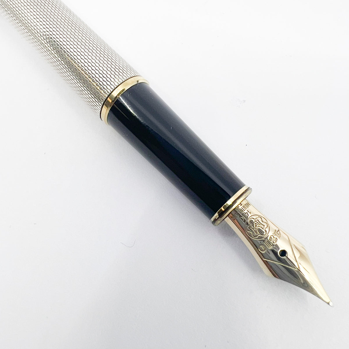 Montblanc Meisterstück Solitaire Barleycorn Sterling Silver #144 Fountain Pen - Fine 14kt Gold Nib