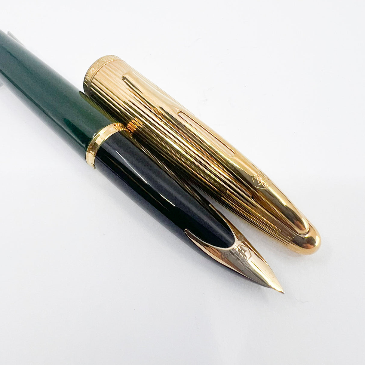 Waterman Carene Deluxe Green Barrel/Gold-Plated Fluted Cap Fountain Pen - Fine 18kt Gold Nib