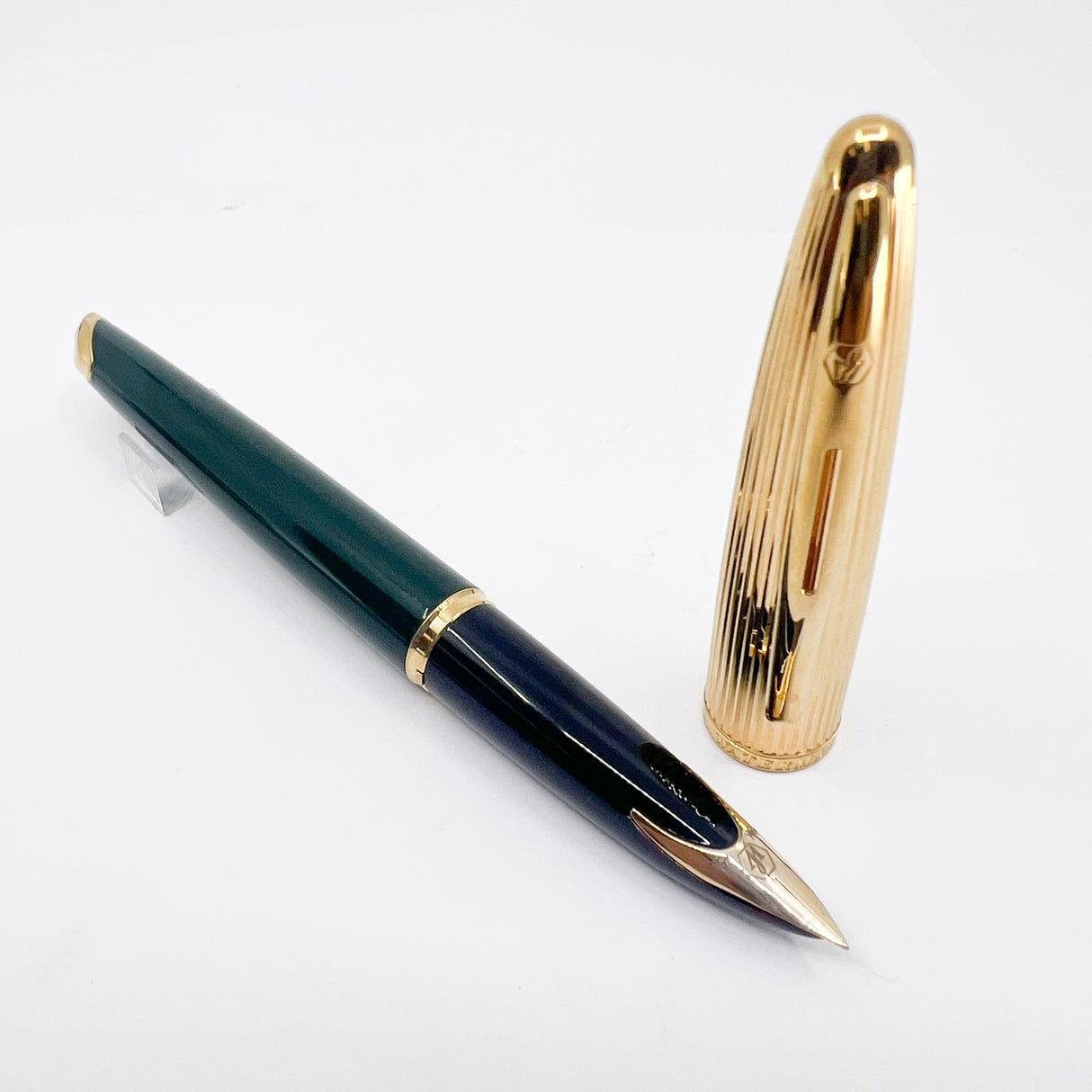 Waterman Carene Deluxe Green Barrel/Gold-Plated Fluted Cap Fountain Pen - Fine 18kt Gold Nib