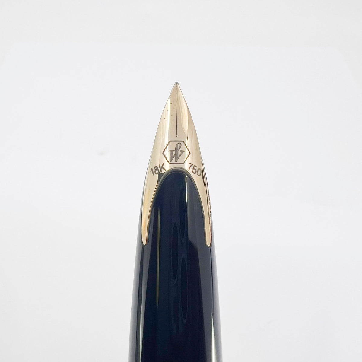 Waterman Carene Deluxe Green Barrel/Gold-Plated Fluted Cap Fountain Pen - Fine 18kt Gold Nib