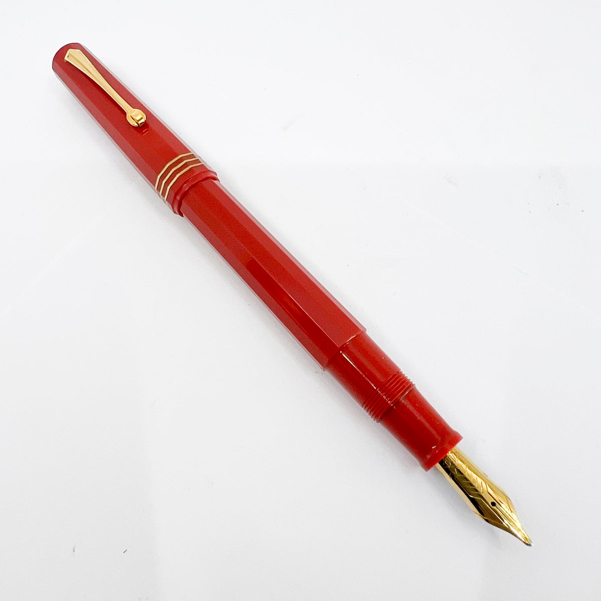 OMAS for Armando Simoni Club/1990's - Milord Paragon Coral Fountain Pen - Oblique Broad 18kt Gold Nib