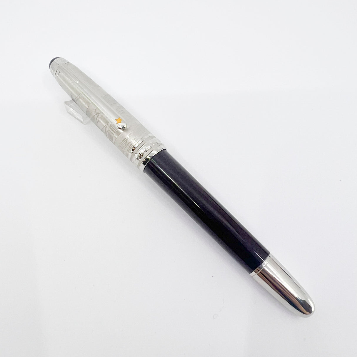 Montblanc Meisterstück 145 Doué Classique Petit Prince & Aviator Fountain Pen - Medium 18kt Gold Nib