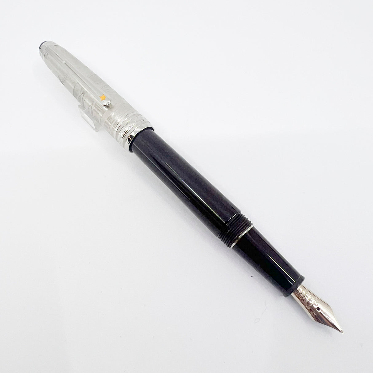 Montblanc Meisterstück 145 Doué Classique Petit Prince & Aviator Fountain Pen - Medium 18kt Gold Nib
