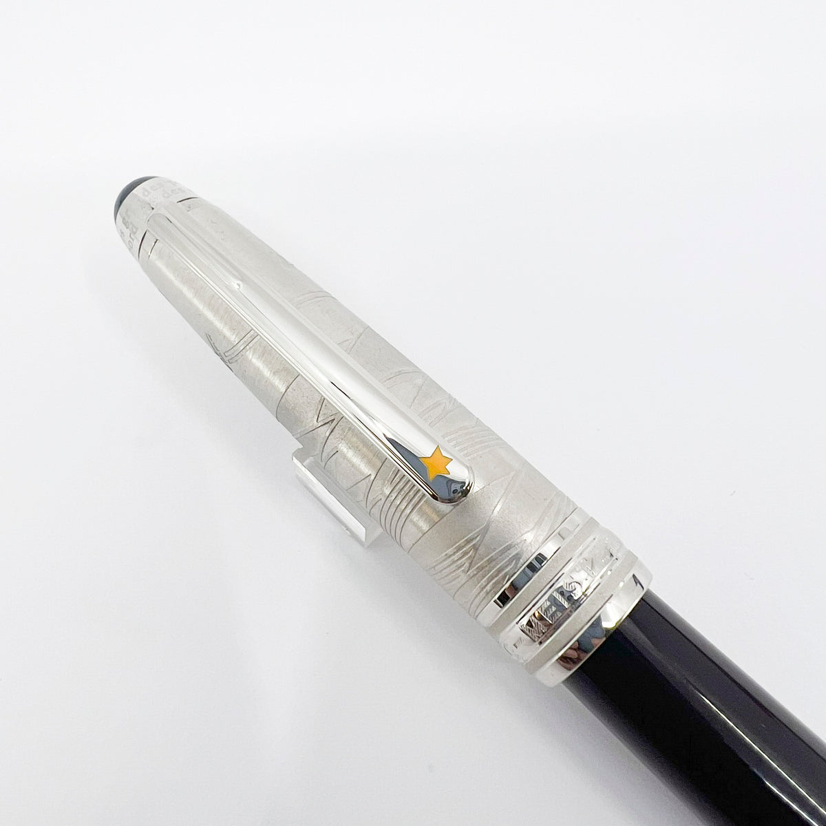 Montblanc Meisterstück 145 Doué Classique Petit Prince & Aviator Fountain Pen - Medium 18kt Gold Nib