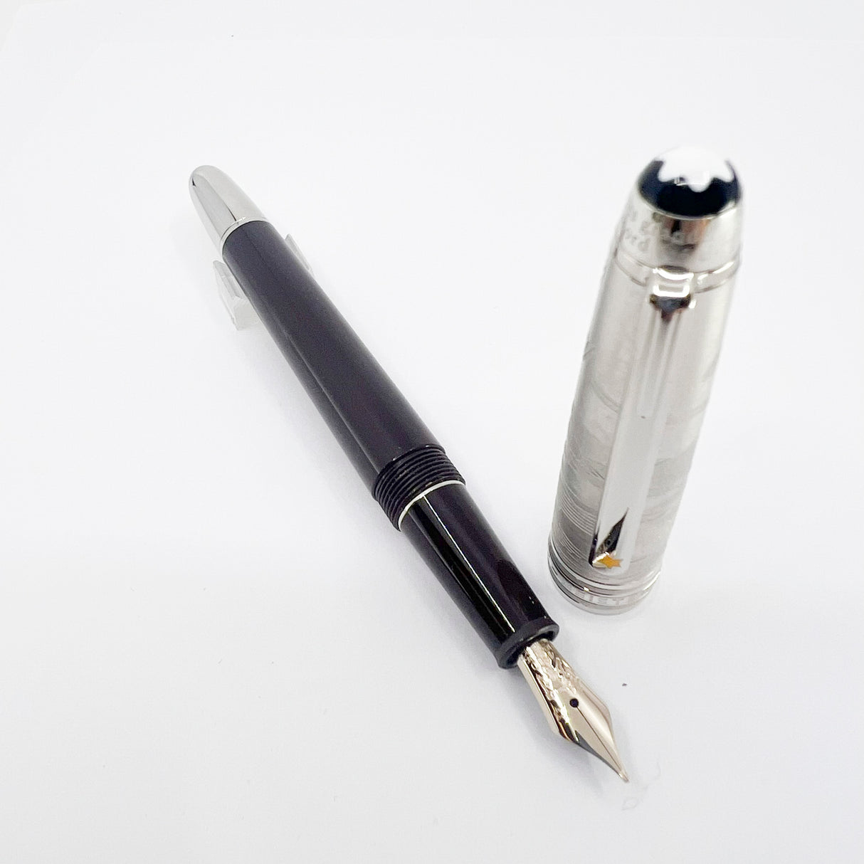 Montblanc Meisterstück 145 Doué Classique Petit Prince & Aviator Fountain Pen - Medium 18kt Gold Nib