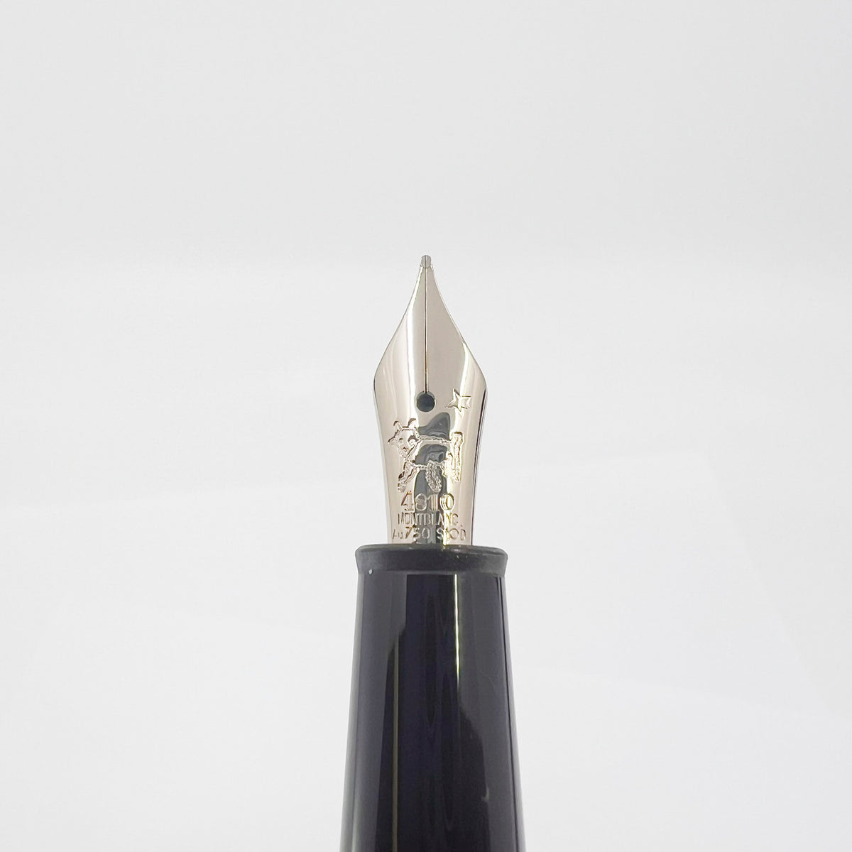 Montblanc Meisterstück 145 Doué Classique Petit Prince & Aviator Fountain Pen - Medium 18kt Gold Nib
