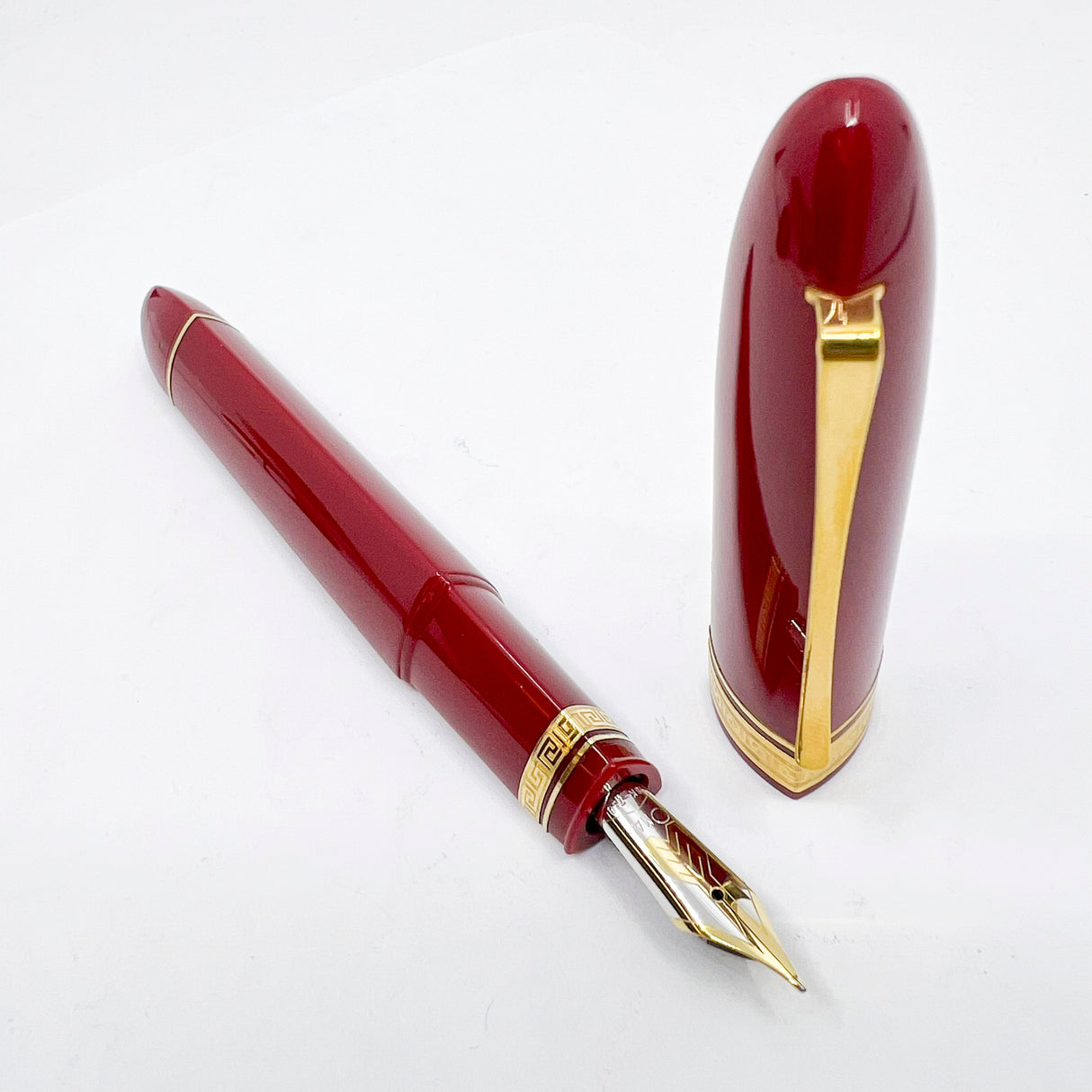 OMAS #360 Triangular Body Burgundy Fountain Pen - Medium 18kt Gold Nib