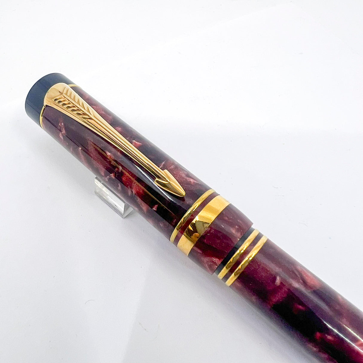 Parker Centennial (Largest Size) Marbled Maroon Duofold Fountain Pen (Circa 1990) - Medium 18kt Gold Nib