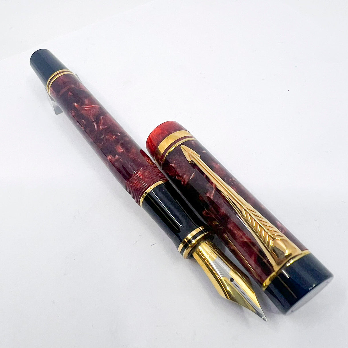 Parker Centennial (Largest Size) Marbled Maroon Duofold Fountain Pen (Circa 1990) - Medium 18kt Gold Nib