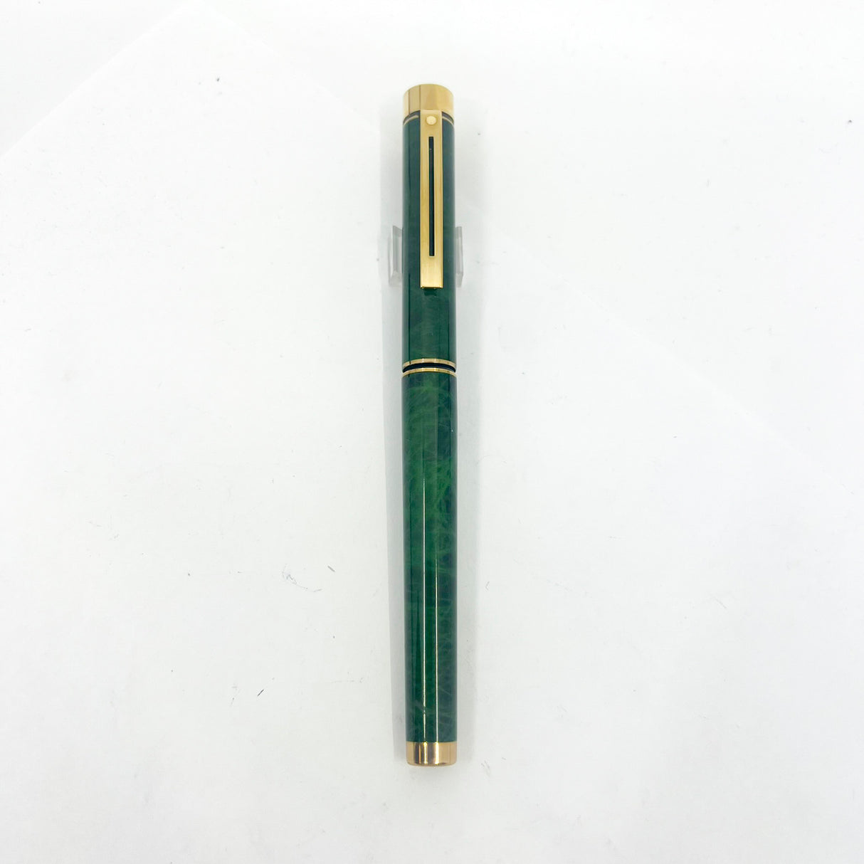 Sheaffer Full Size Targa Marbled Green Ronce Lacque Fountain Pen - Fine 14kt Gold Nib
