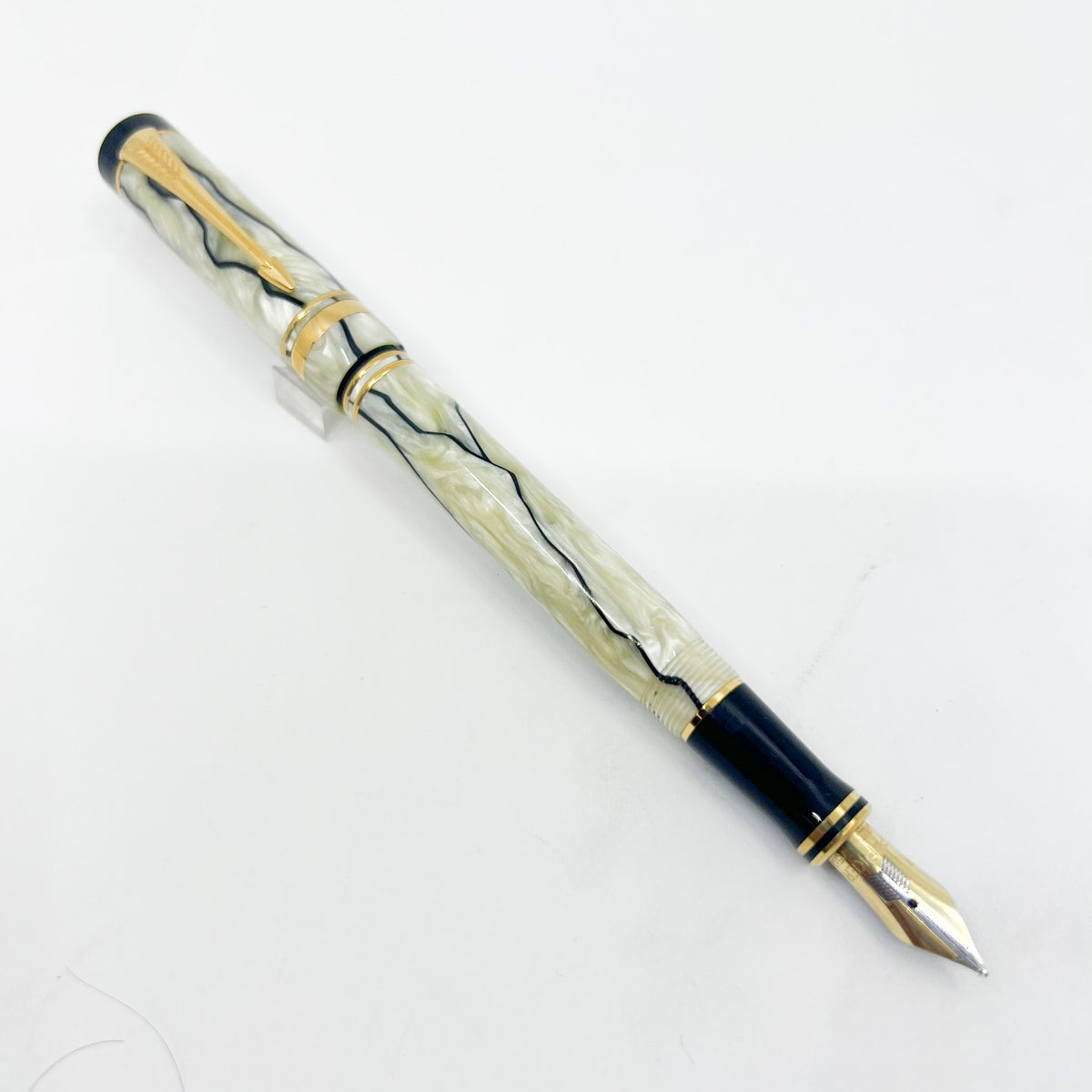 Parker Duofold International (Standard Size) Pearl & Black Fountain Pen - Medium 18kt Gold Nib