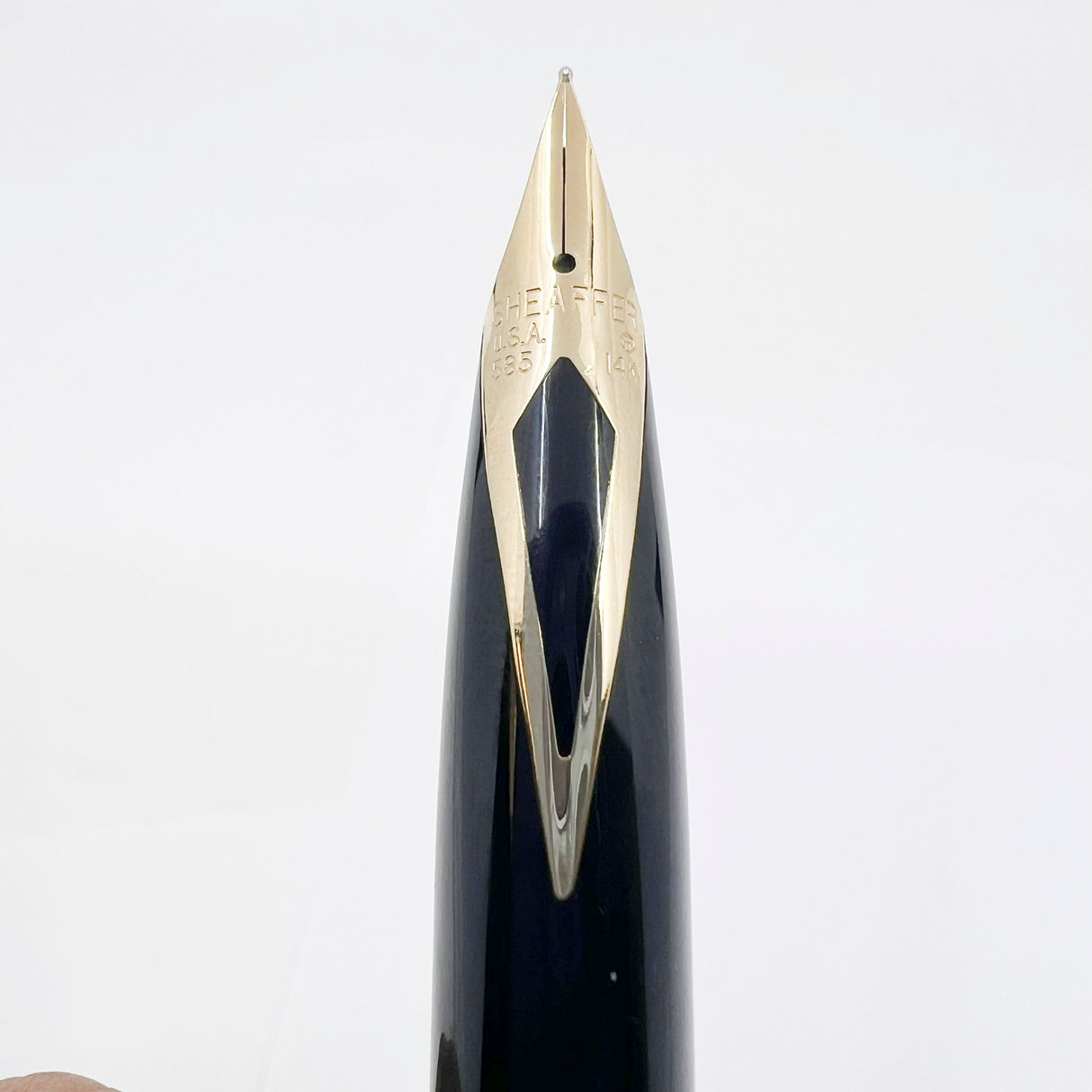 Sheaffer Full-Size Targa Gold-Plated Medici Fountain Pen - Fine 14kt Gold Nib