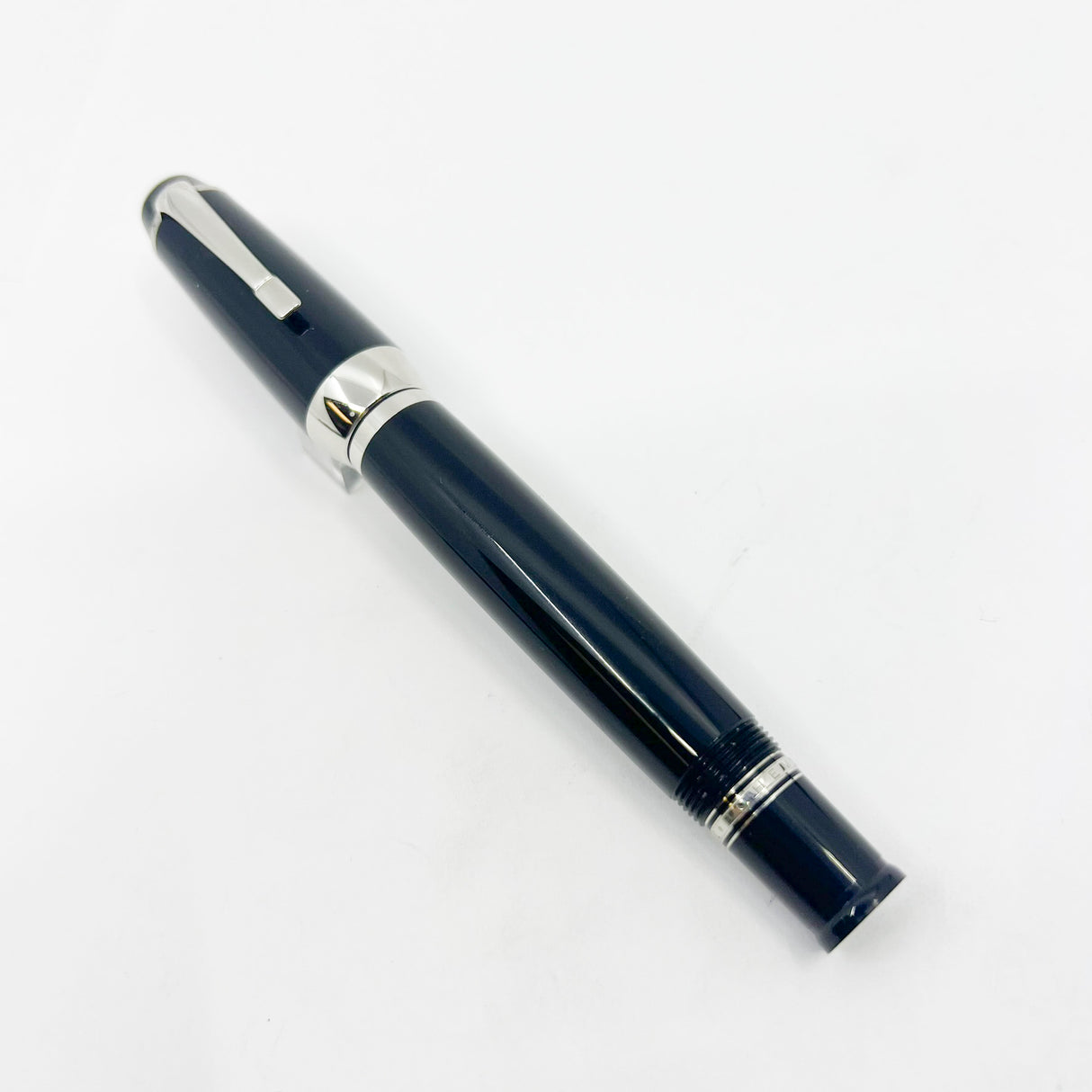 Montblanc Extra Large Boheme Retractable Fountain Pen - Stoneless Model - RARE - Made for a Short Period Circa 2002 - Stub-like Broad 18kt Gold Nib