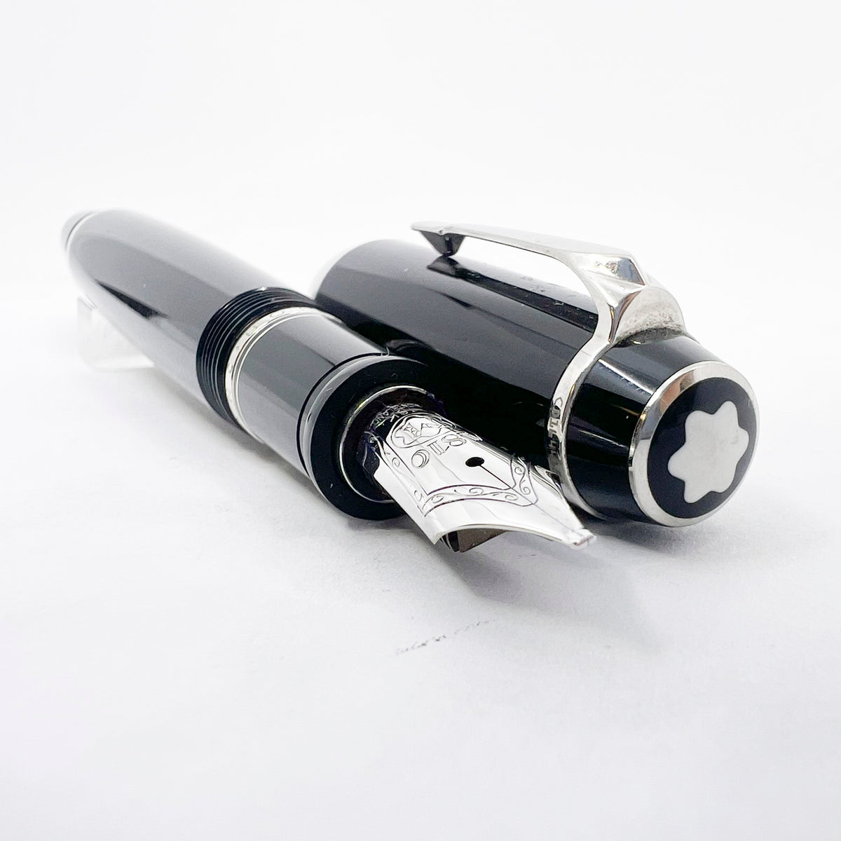 Montblanc Extra Large Boheme Retractable Fountain Pen - Stoneless Model - RARE - Made for a Short Period Circa 2002 - Stub-like Broad 18kt Gold Nib