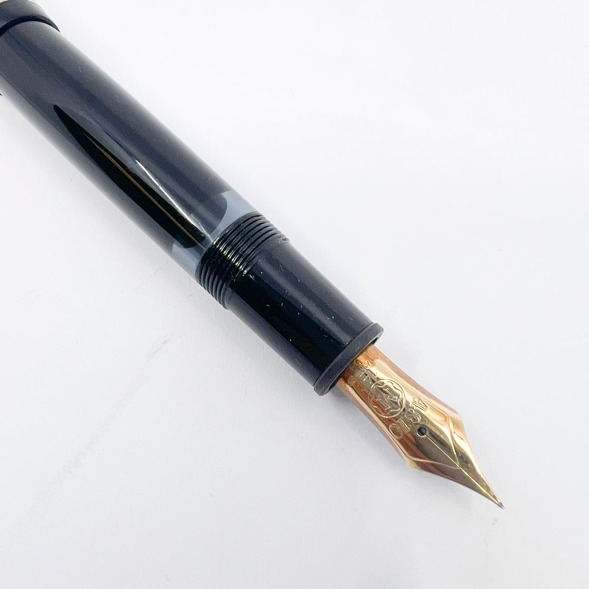 Montblanc #146 LeGrand Meisterstuck Black Resin Fountain Pen - Flexible Extra-Fine 14kt Gold Nib