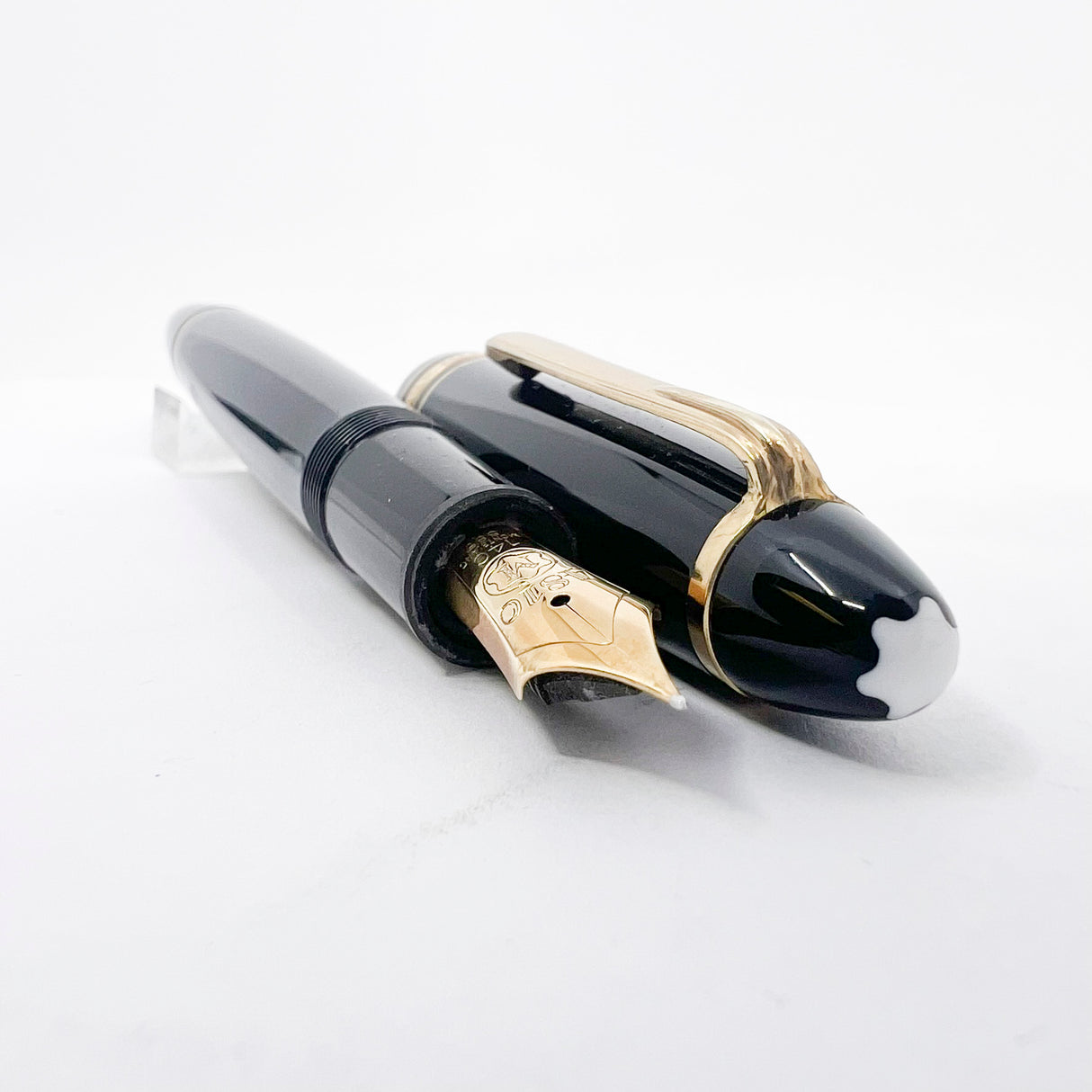 Montblanc #146 LeGrand Meisterstuck Black Resin Fountain Pen - Flexible Extra-Fine 14kt Gold Nib