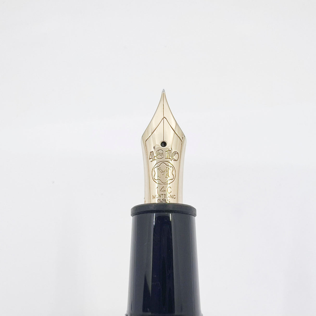 Montblanc #146 LeGrand Meisterstuck Black Resin Fountain Pen - Flexible Extra-Fine 14kt Gold Nib