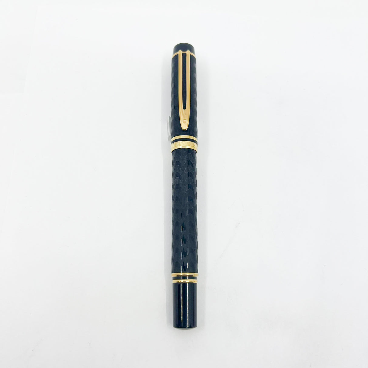 Waterman Man 100 Opera Black Chased Fountain Pen - Medium 18kt Gold Nib