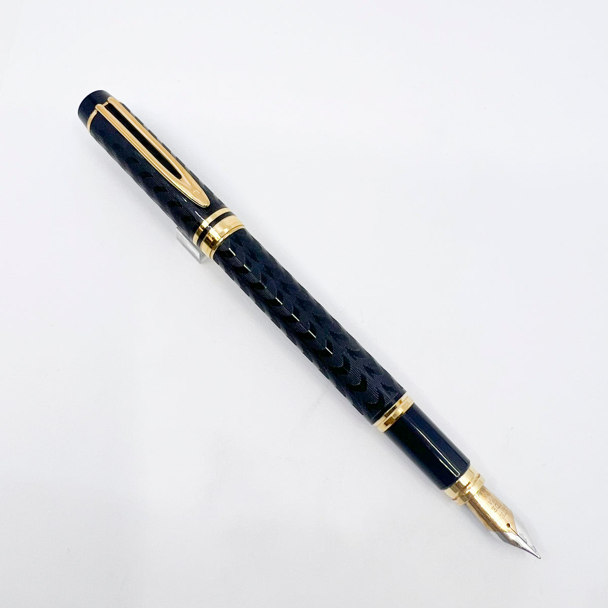 Waterman Man 100 Opera Black Chased Fountain Pen - Medium 18kt Gold Nib